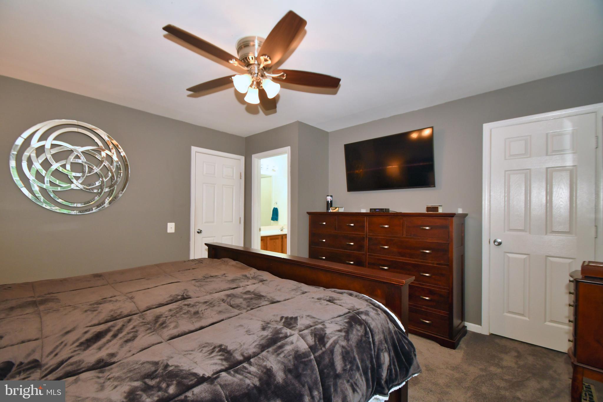 210 Gentlebrook Road Owings Mills, MD 21117 - Photo 22 of 40 Huge Walk In Closet