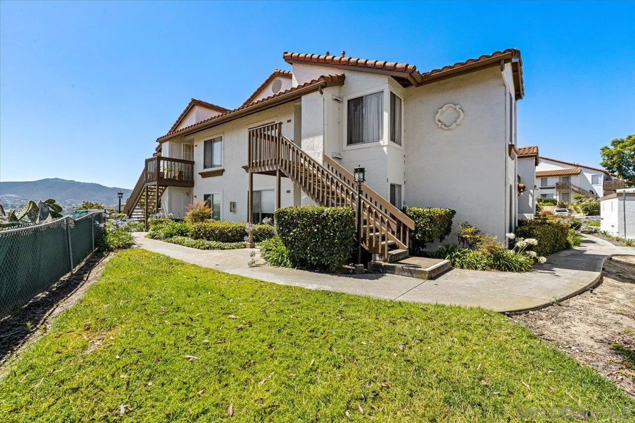 868 South Rancho Santa Fe Road, Unit A San Marcos, CA 92078 - Photo 4 of 24