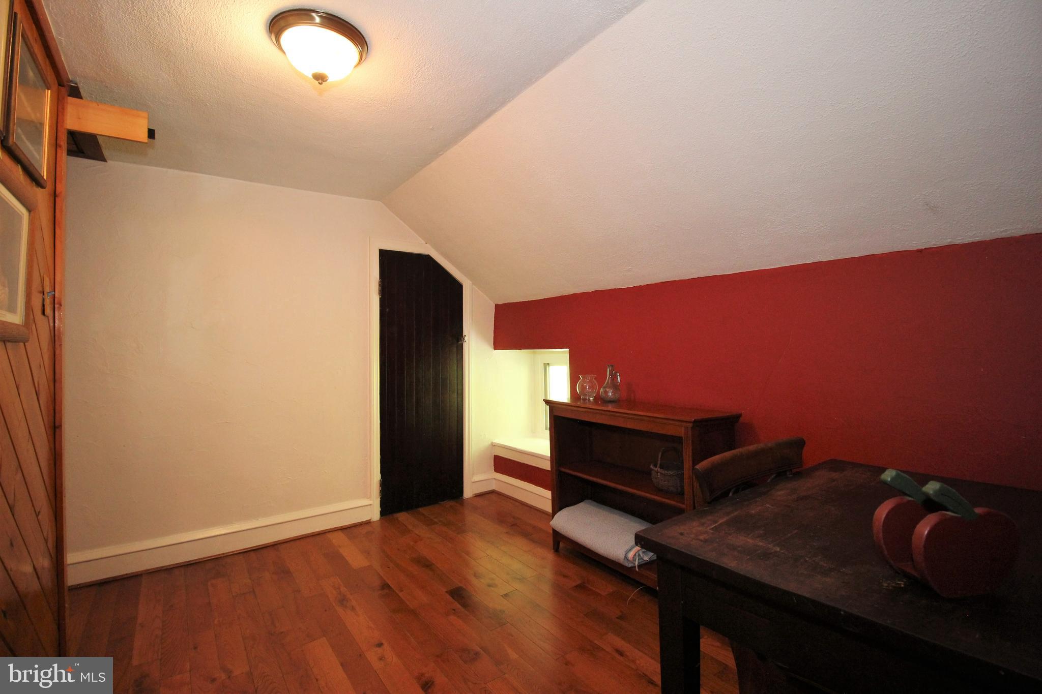 2 Red Hill Road Aston, PA 19014 - Photo 16 of 21 Sitting Room/Bedroom