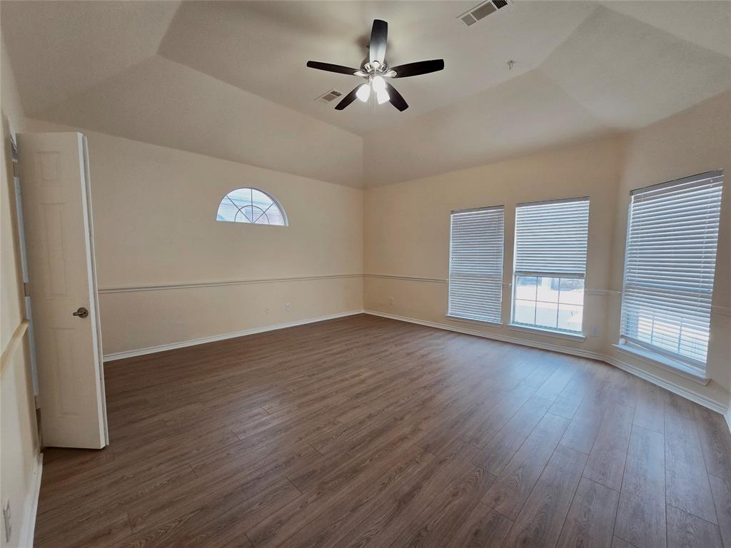 5207 West Cove Way Grand Prairie, TX 75052 - Photo 11 of 28