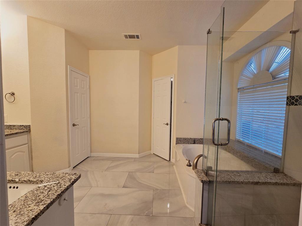 5207 West Cove Way Grand Prairie, TX 75052 - Photo 13 of 28
