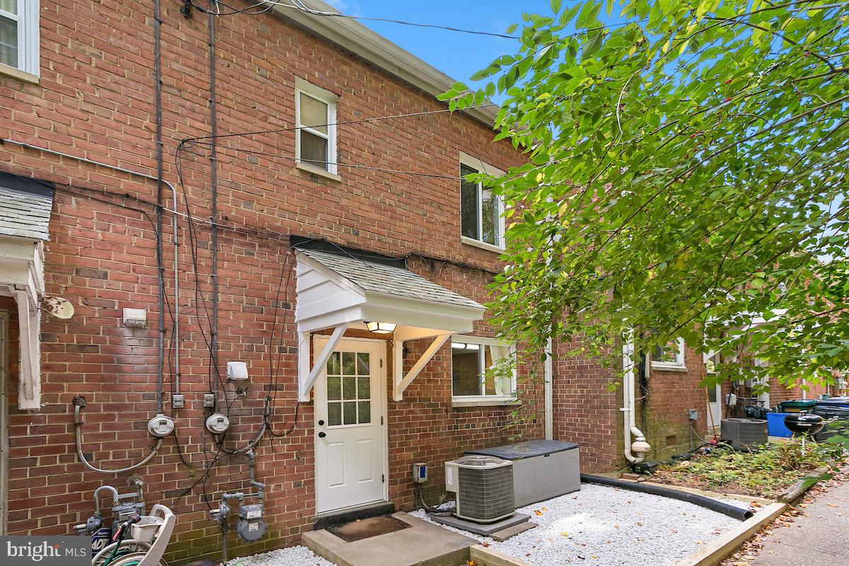 9003 Manchester Road, Unit 9003 Silver Spring, MD 20901 - Photo 42 of 53 a front view of a house with garden