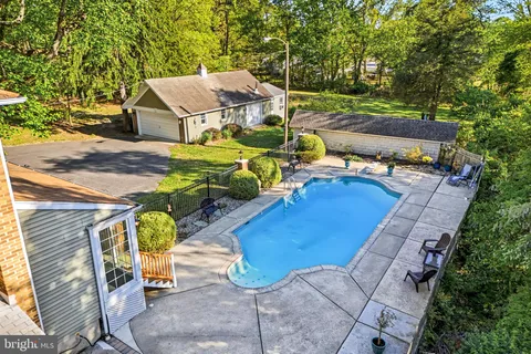 $699,000 | 267 West White Horse Pike, Berlin, NJ 08009