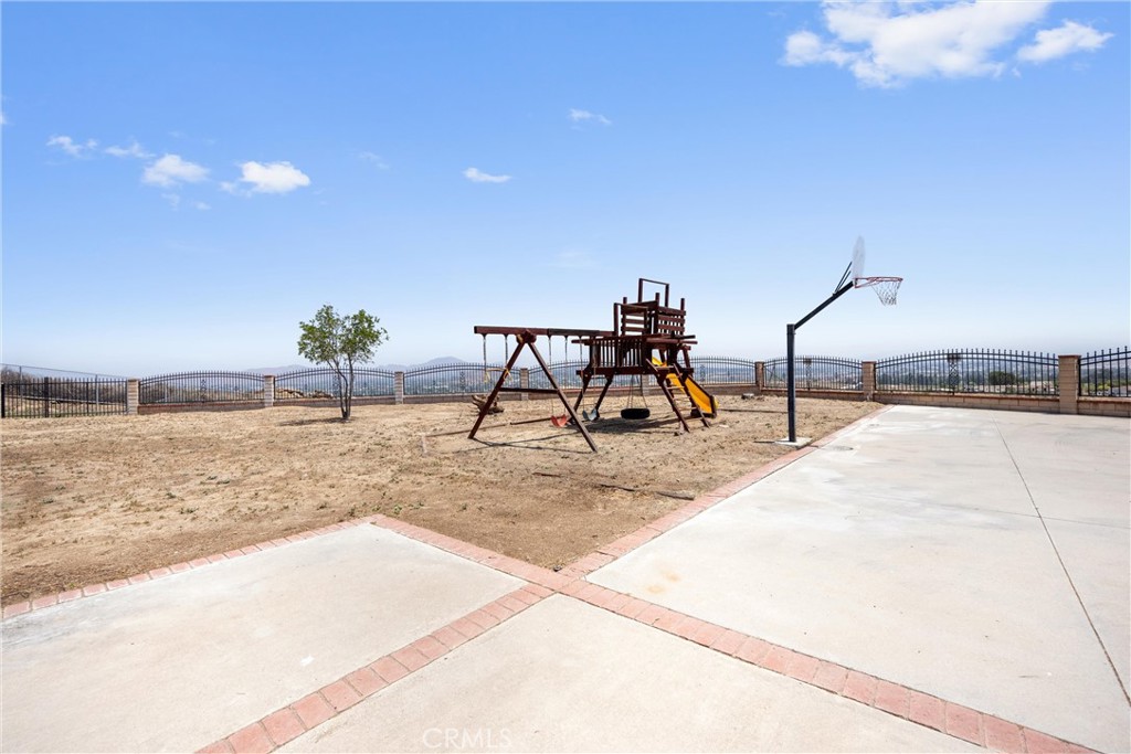 10703 Valley Drive Riverside, CA 92505 - Photo 29 of 36