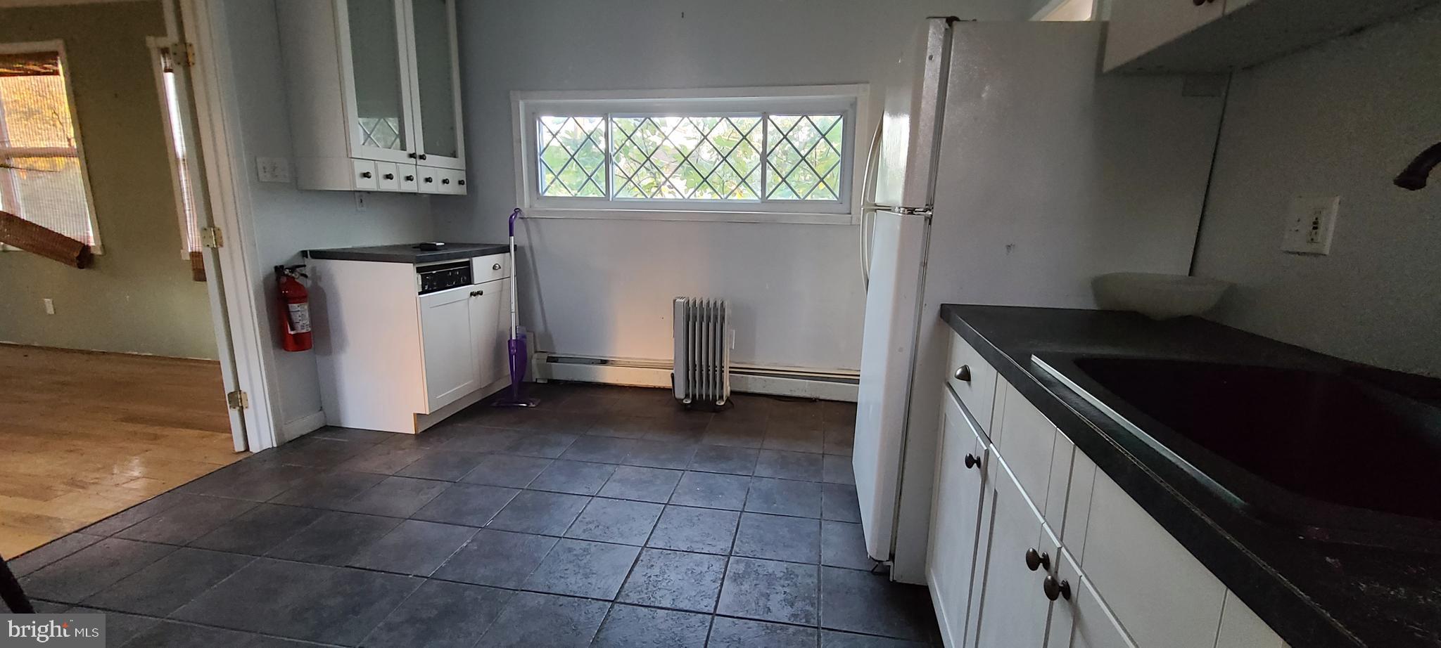 39 East 2nd Avenue Runnemede, NJ 08078 - Photo 5 of 34