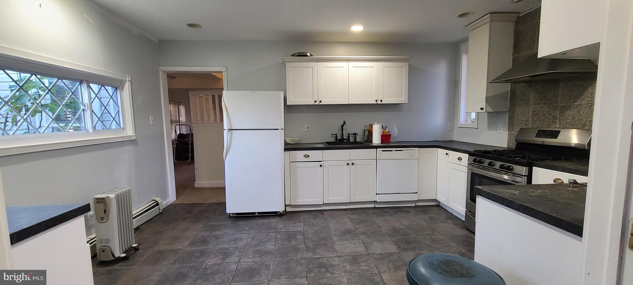 39 East 2nd Avenue Runnemede, NJ 08078 - Photo 6 of 34