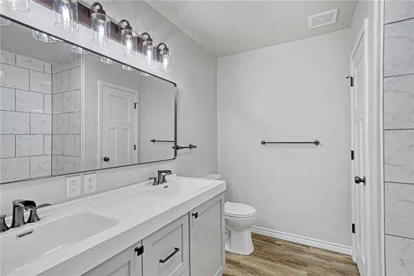 a view of empty room with window and ceiling fan