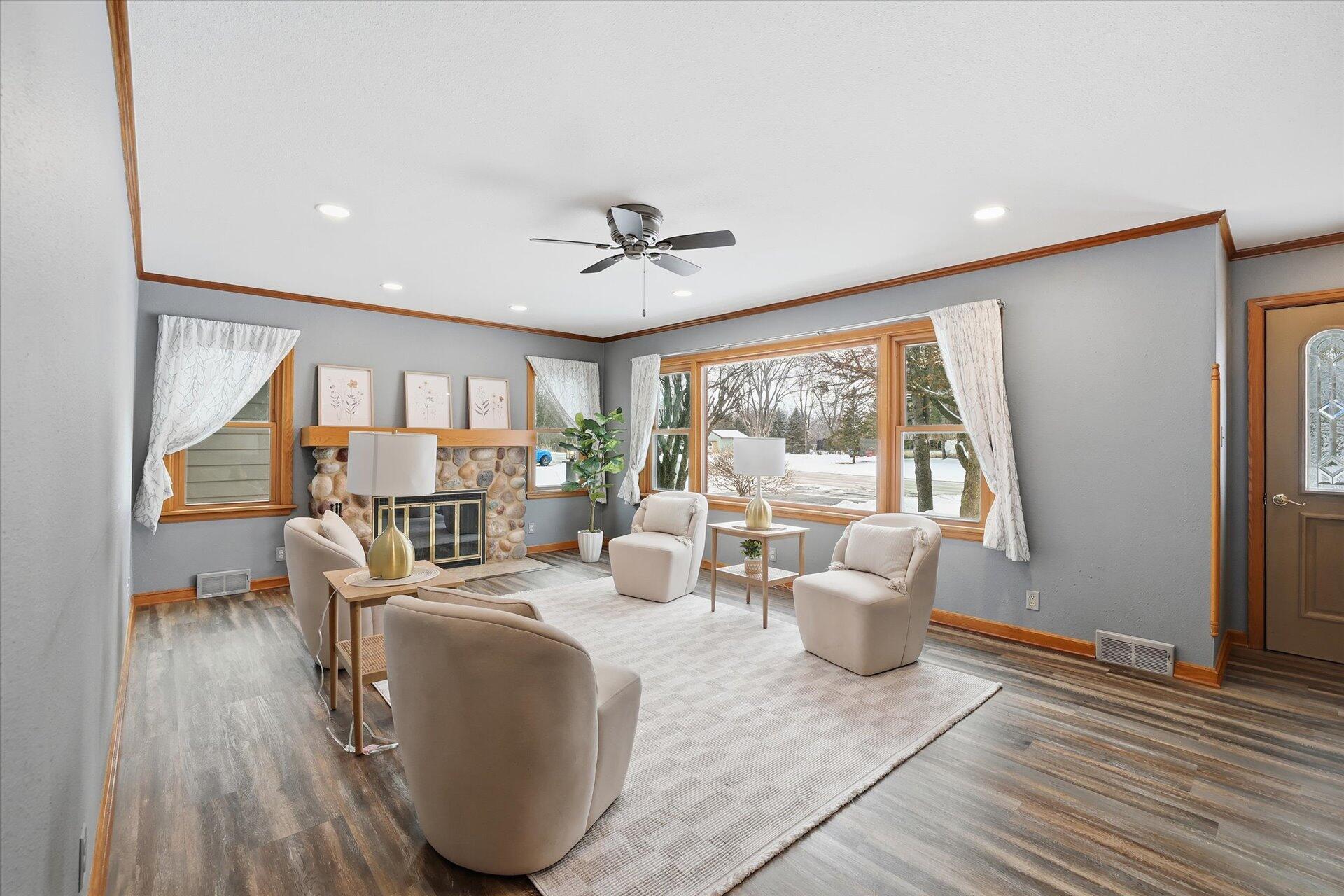 3140 Highway 164 Polk, WI 53086 - Photo 10 of 37 Livingroom