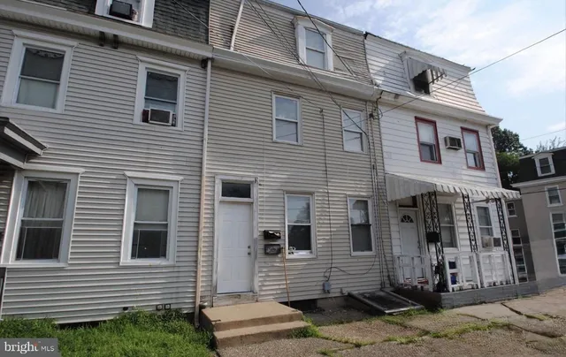 $1,749 | 205 Jones Avenue, Unit 2, Burlington, NJ 08016