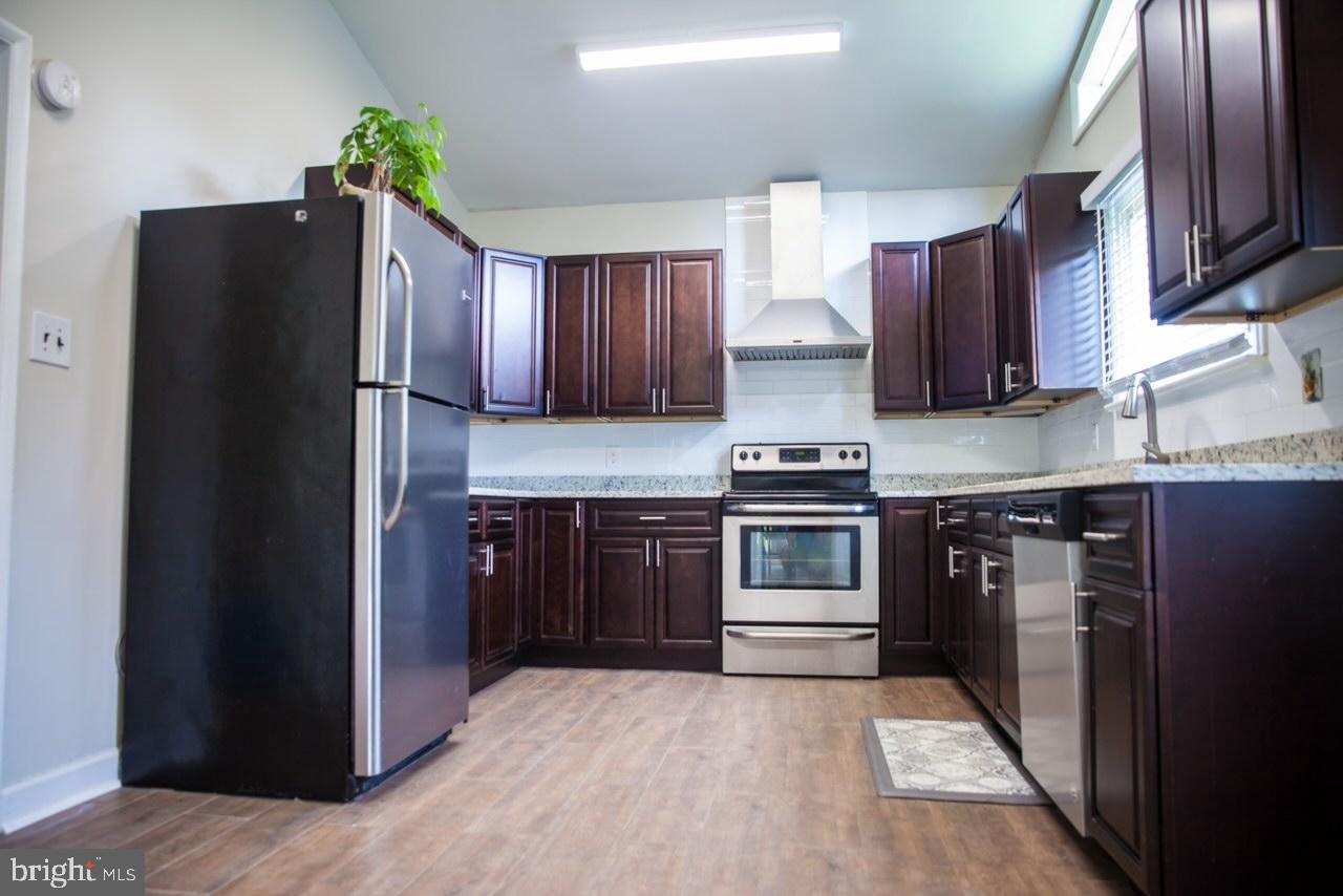 6337 Alberta Street Springfield, VA 22152 - Photo 6 of 25 Kitchen