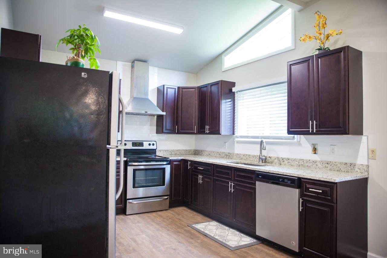 6337 Alberta Street Springfield, VA 22152 - Photo 7 of 25 Kitchen