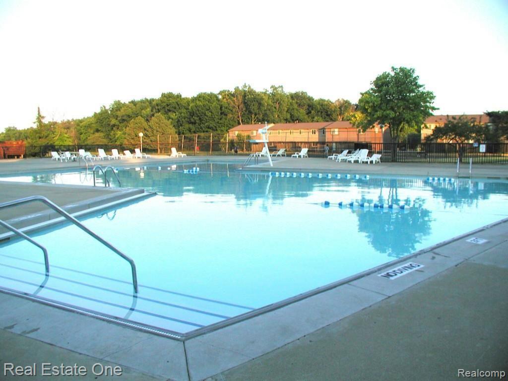 646 Abbey Court Rochester, MI 48307 - Photo 30 of 44 AWESOME SUBDIVISION POOL