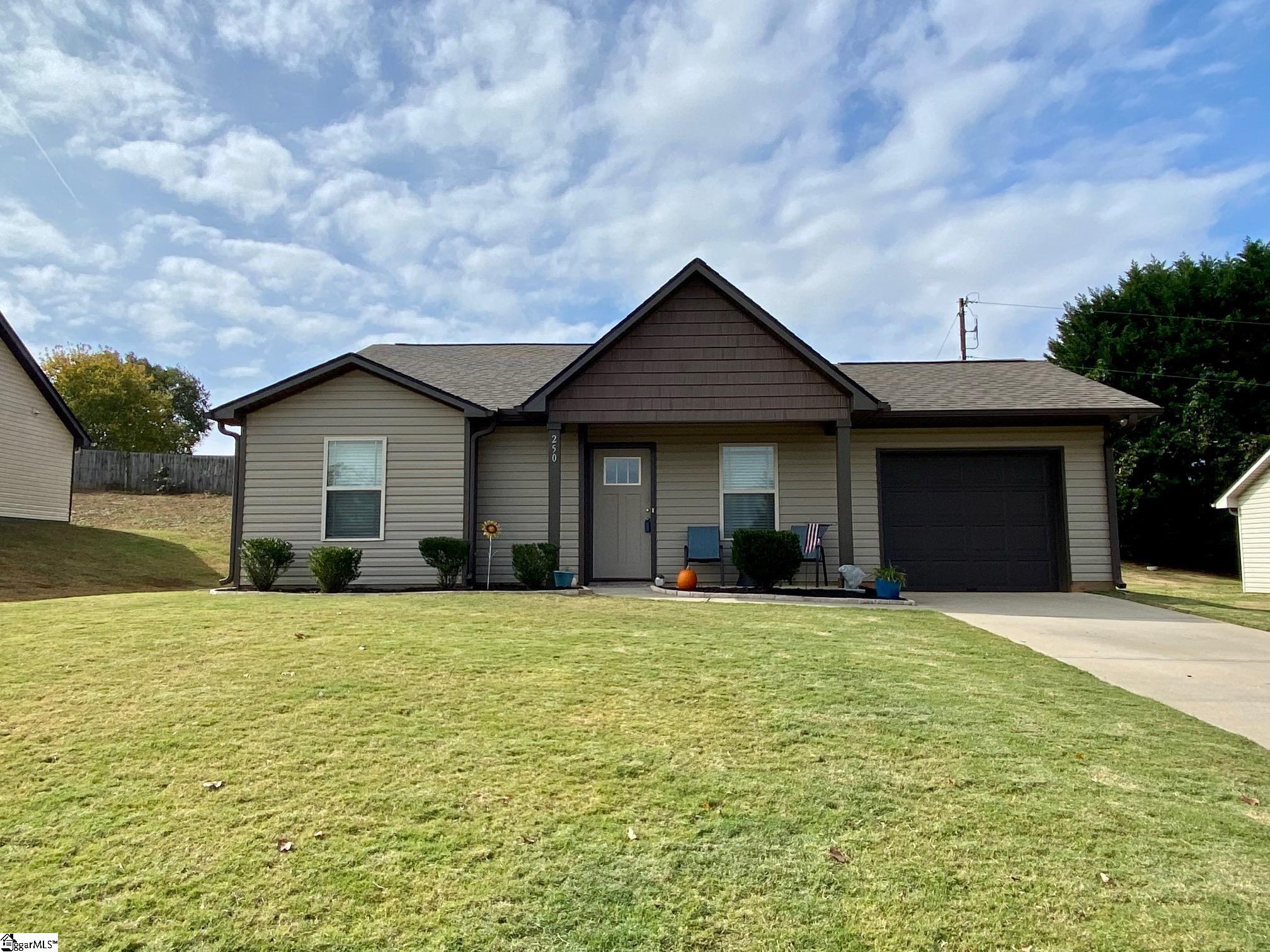 250 Ranier Drive Inman, SC 29349 - Photo 2 of 19