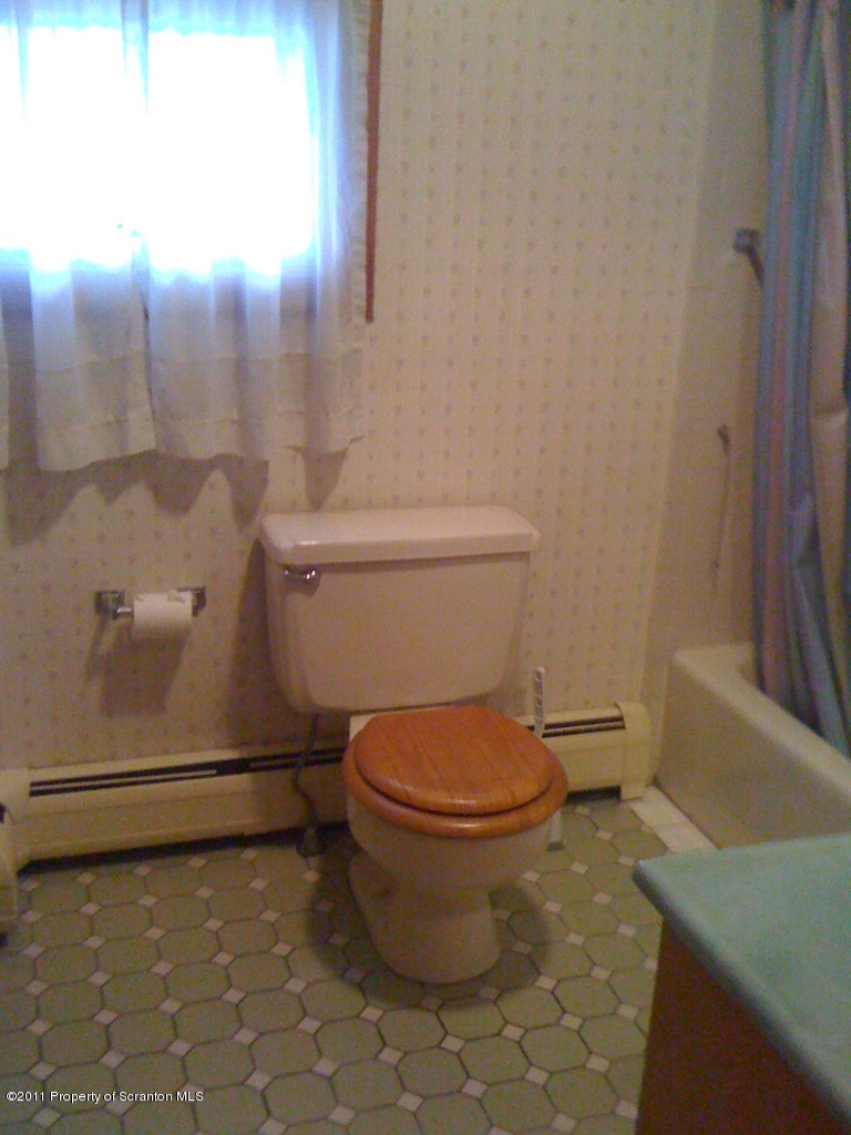 2013 Green Ridge Street Dunmore, PA 18512 - Photo 13 of 28 Gallery Image 13