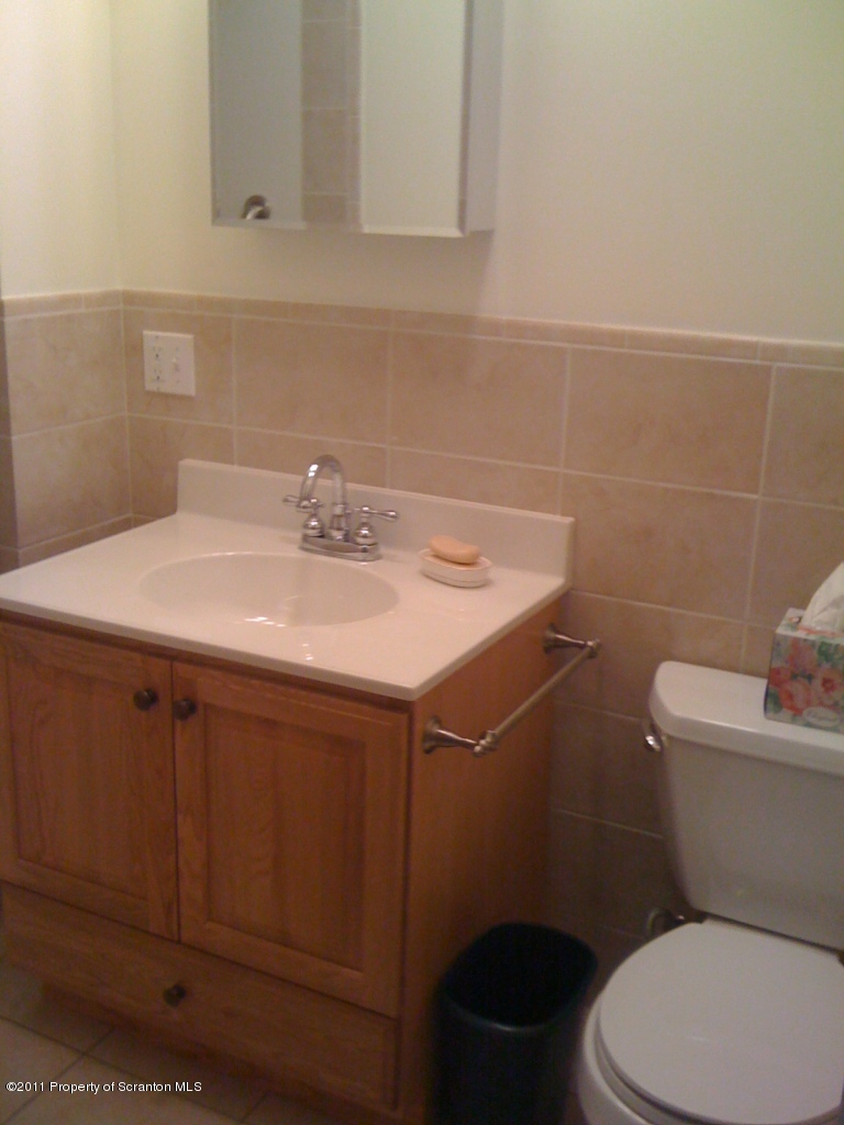 2013 Green Ridge Street Dunmore, PA 18512 - Photo 3 of 28 Gallery Image 3