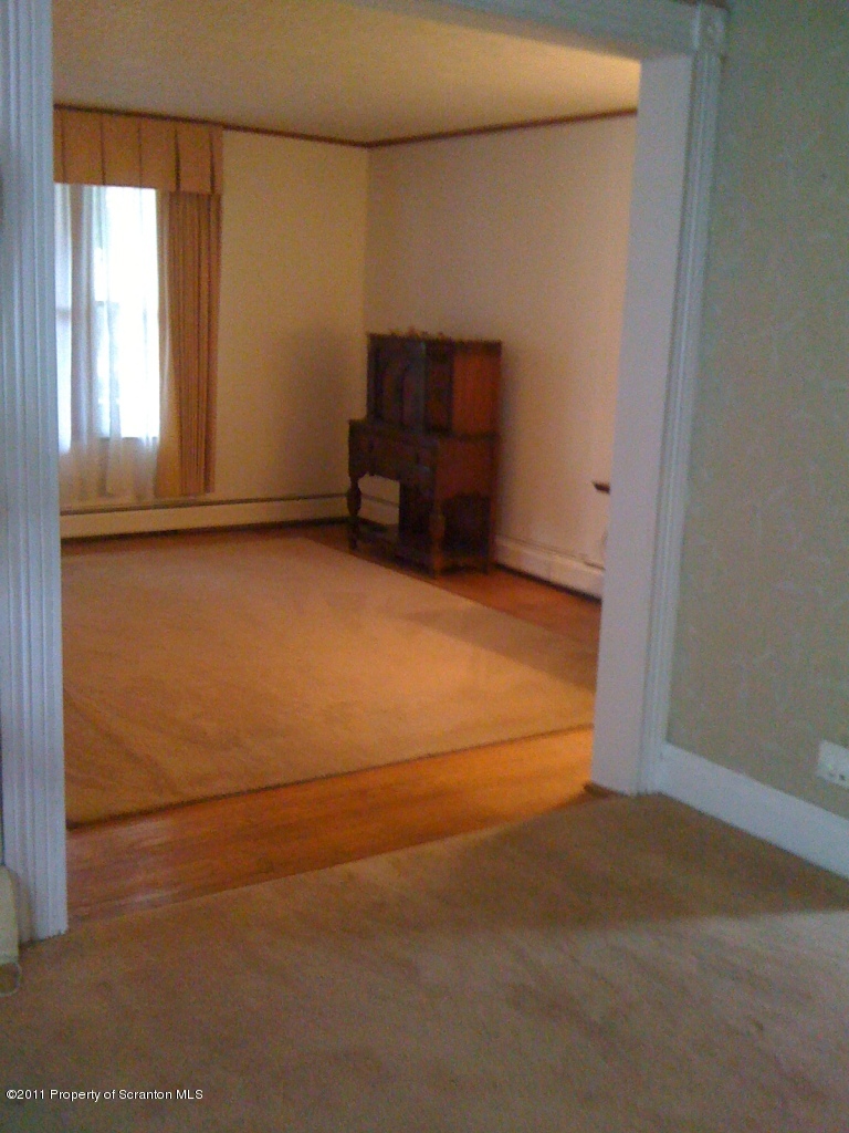 2013 Green Ridge Street Dunmore, PA 18512 - Photo 5 of 28 Gallery Image 5