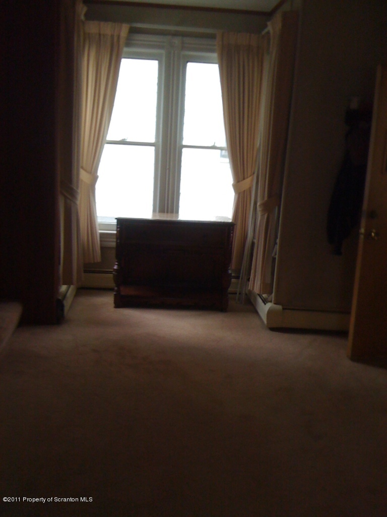 2013 Green Ridge Street Dunmore, PA 18512 - Photo 6 of 28 Gallery Image 6