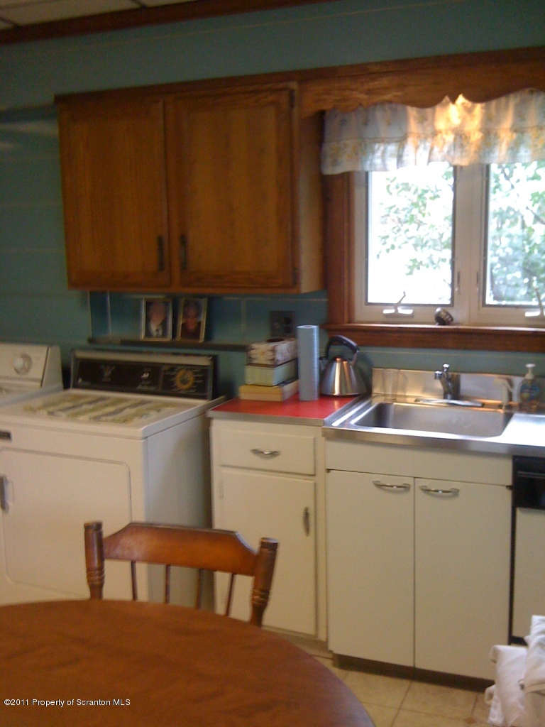 2013 Green Ridge Street Dunmore, PA 18512 - Photo 9 of 28 Gallery Image 9