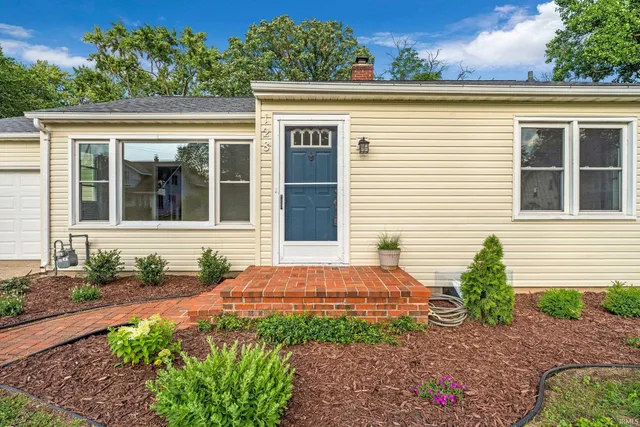 $1,600 | 128 Manor Avenue, Elkhart, IN 46516