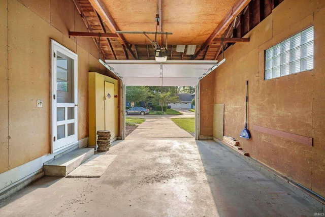 $1,600 | 128 Manor Avenue, Elkhart, IN 46516