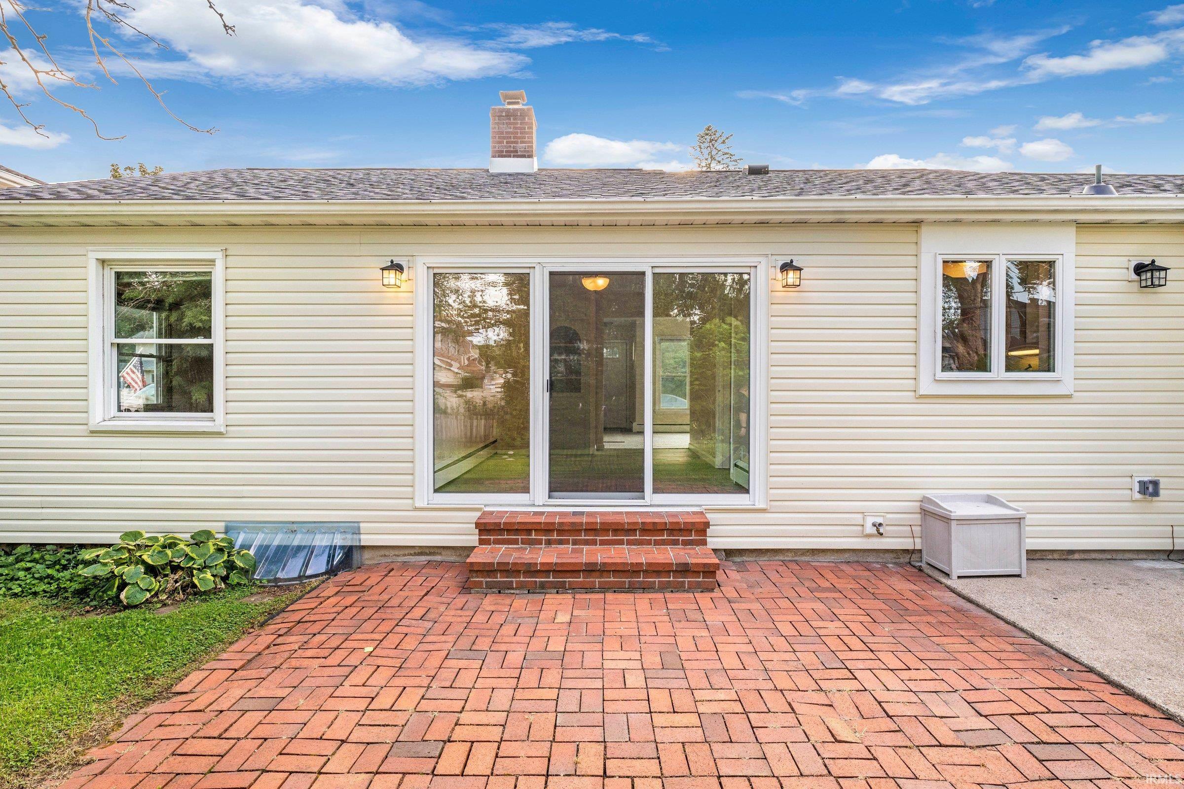 128 Manor Avenue Elkhart, IN 46516 - Photo 2 of 22