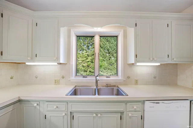 $1,600 | 128 Manor Avenue, Elkhart, IN 46516