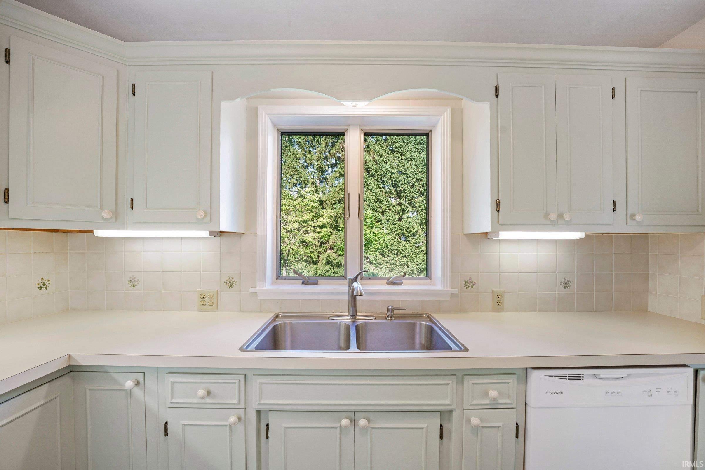 128 Manor Avenue Elkhart, IN 46516 - Photo 8 of 22