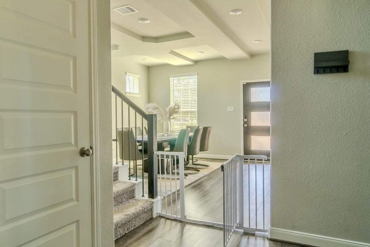 2617 Indigo Harvest Trail Pearland, TX 77089 - Photo 8 of 32 a view of entryway with livingroom