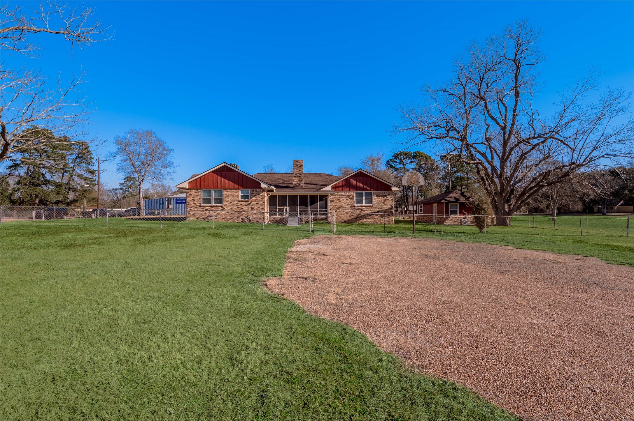 2201 Badger Lane Huntsville, TX 77320 - Photo 3 of 33