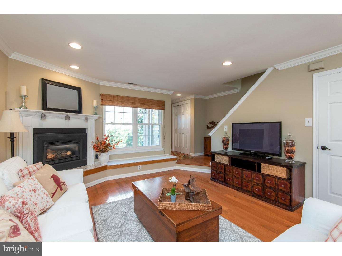 18 Rampart Drive Wayne, PA 19087 - Photo 2 of 25 Living Room
