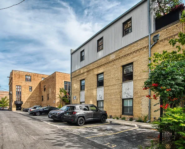 $600,000 | 1128 West Ardmore Avenue, Unit 1, Chicago, IL 60660