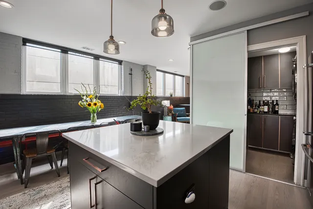 $600,000 | 1128 West Ardmore Avenue, Unit 1, Chicago, IL 60660