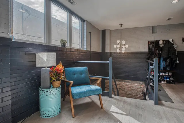 $600,000 | 1128 West Ardmore Avenue, Unit 1, Chicago, IL 60660