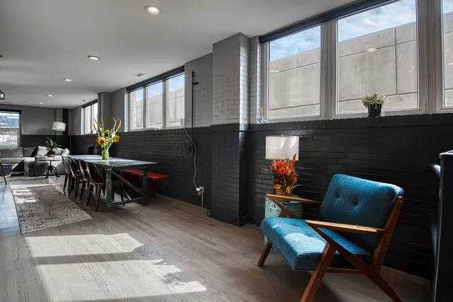 $600,000 | 1128 West Ardmore Avenue, Unit 1, Chicago, IL 60660