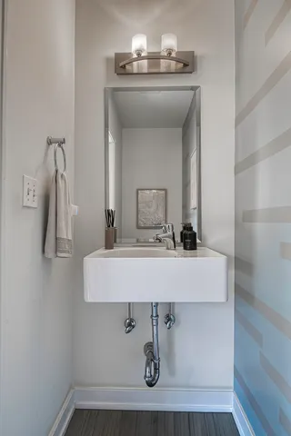 $600,000 | 1128 West Ardmore Avenue, Unit 1, Chicago, IL 60660