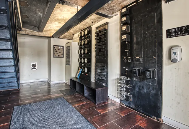 $600,000 | 1128 West Ardmore Avenue, Unit 1, Chicago, IL 60660