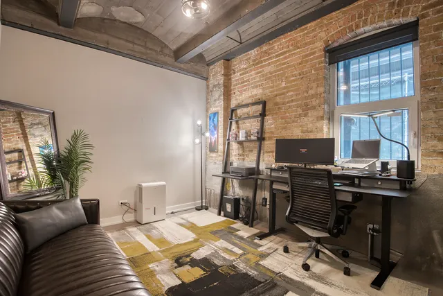 $600,000 | 1128 West Ardmore Avenue, Unit 1, Chicago, IL 60660