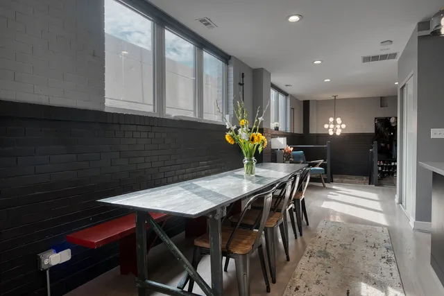 $600,000 | 1128 West Ardmore Avenue, Unit 1, Chicago, IL 60660