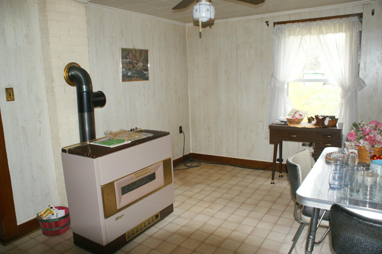 7308 Mill Branch Road Covington, VA 24426 - Photo 6 of 28 Kitchen with Oil Stove
