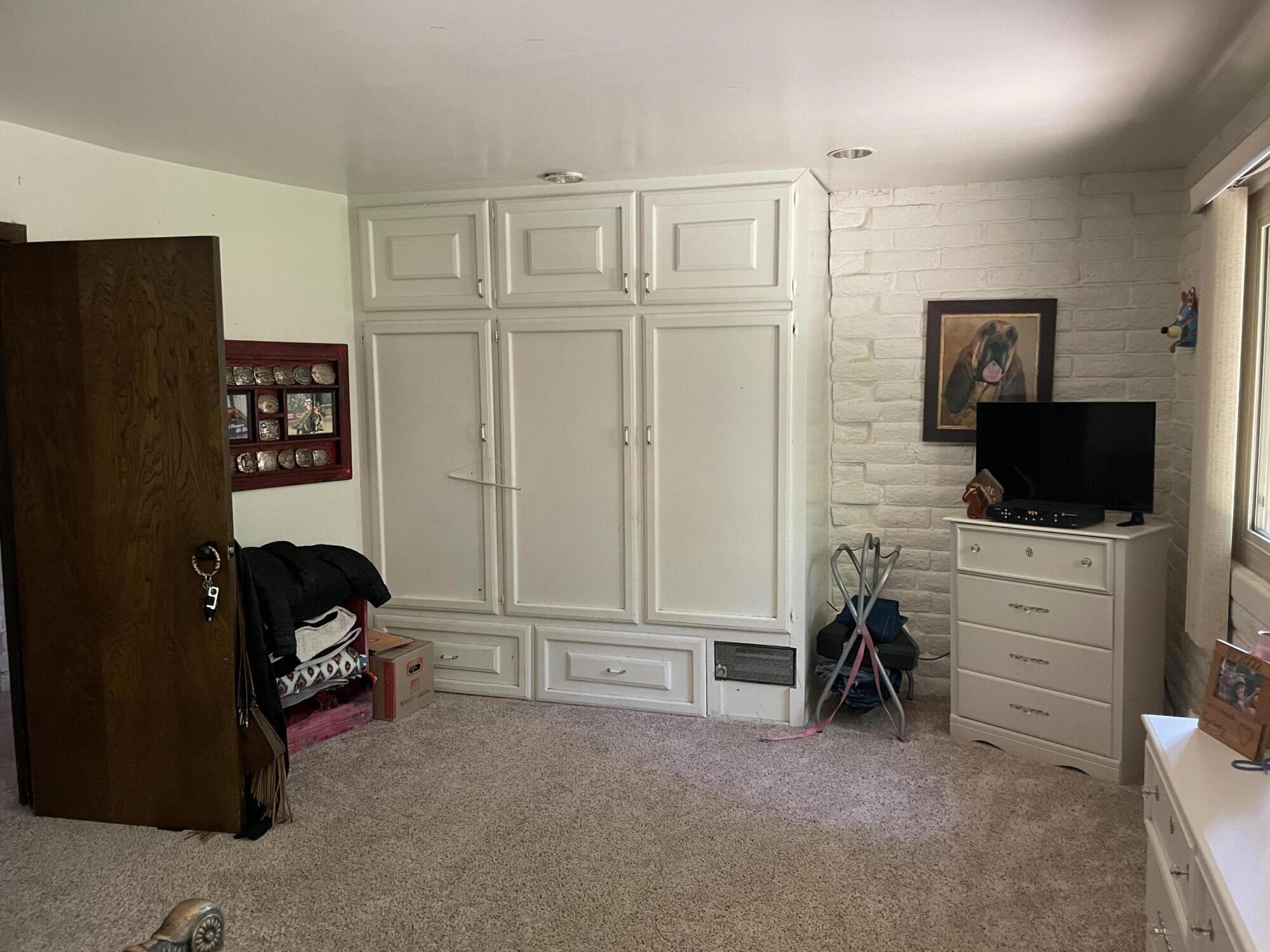 38540 Alva Drive Cherry Valley, CA 92223 - Photo 25 of 60 Syds bedroom closet view