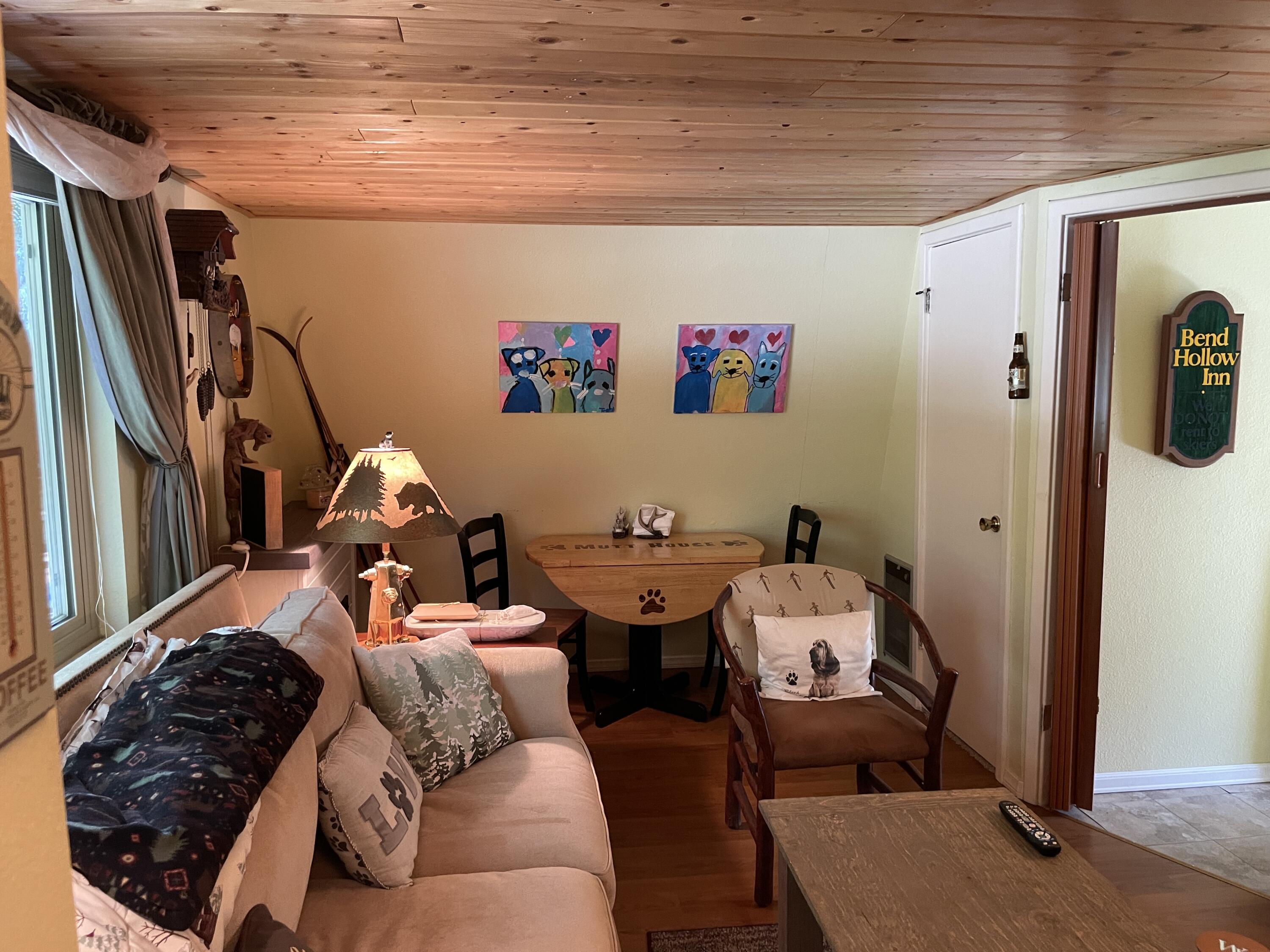 38540 Alva Drive Cherry Valley, CA 92223 - Photo 33 of 60 a living room with furniture