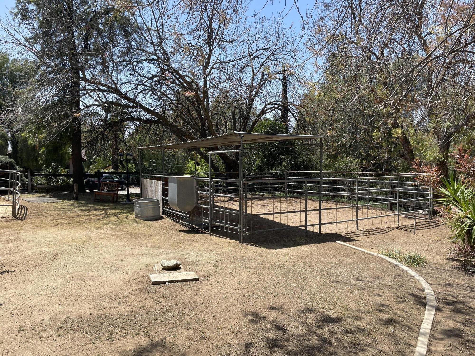 38540 Alva Drive Cherry Valley, CA 92223 - Photo 44 of 60 Dandy's stall