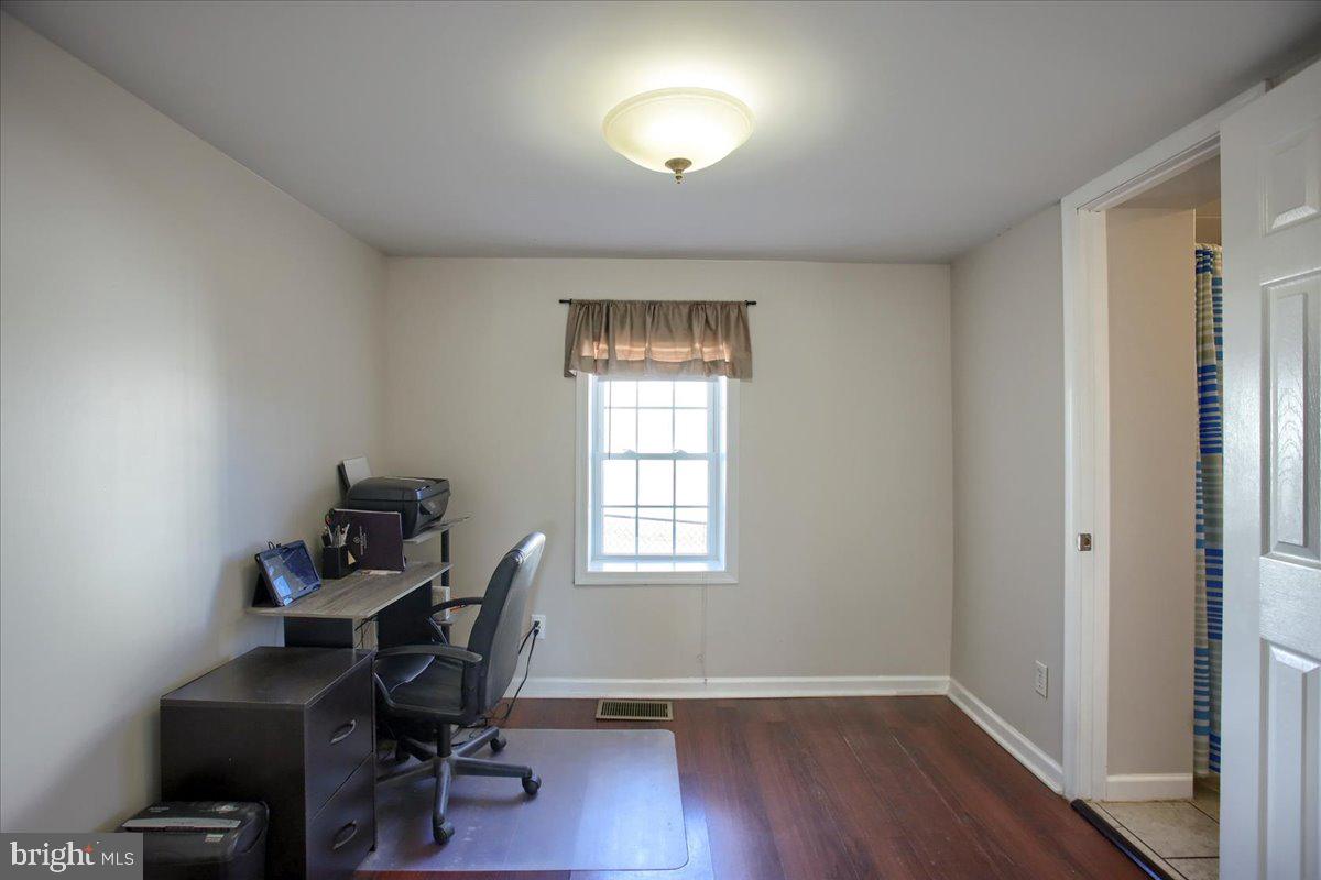 16925 Shinham Road Hagerstown, MD 21740 - Photo 14 of 33 Primary bedroom
