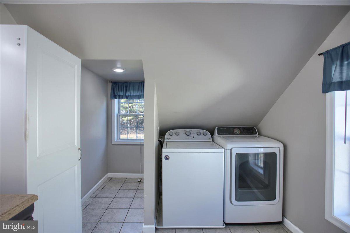 16925 Shinham Road Hagerstown, MD 21740 - Photo 23 of 33 Bath w/ W&D area