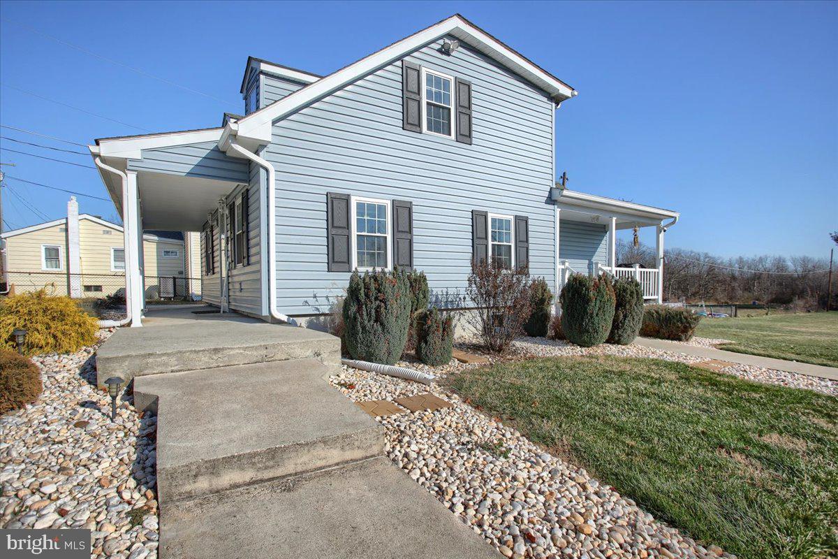 16925 Shinham Road Hagerstown, MD 21740 - Photo 32 of 33 Side w/ wide walkway
