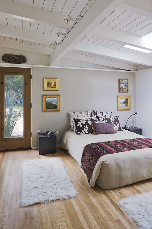 828 Tornoe Road Santa Barbara, CA 93105 - Photo 5 of 8 a bedroom with bed and window
