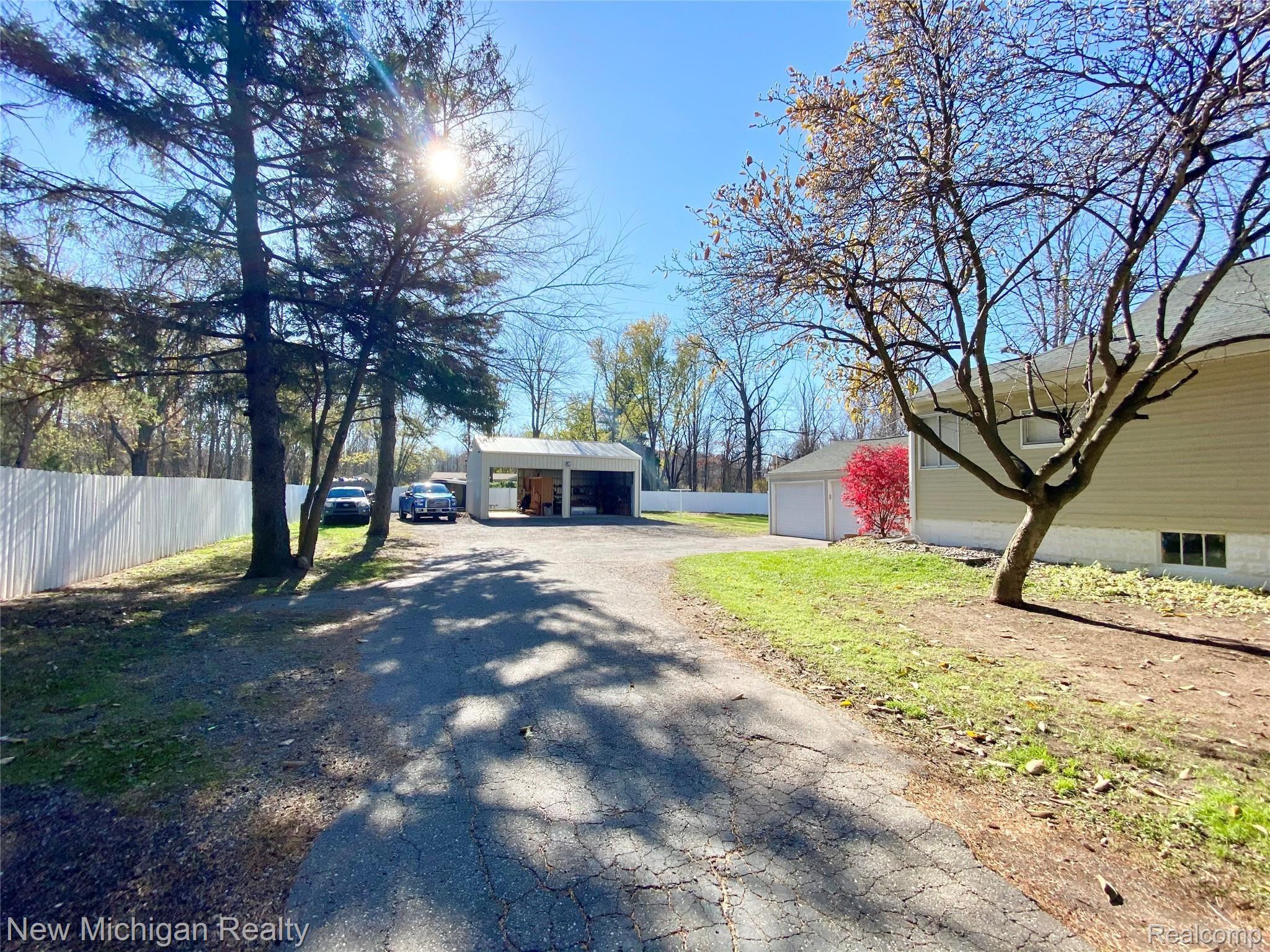5521 Calkins Road Flint, MI 48532 - Photo 30 of 38 C80B032F-B231-4F1E-9B8B-732E9B43639E.jpeg