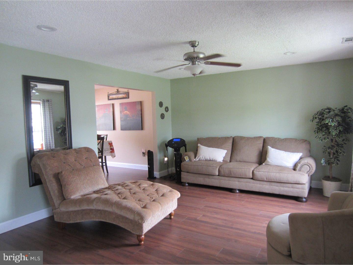 22 Cardinal Drive Clementon, NJ 08021 - Photo 3 of 21