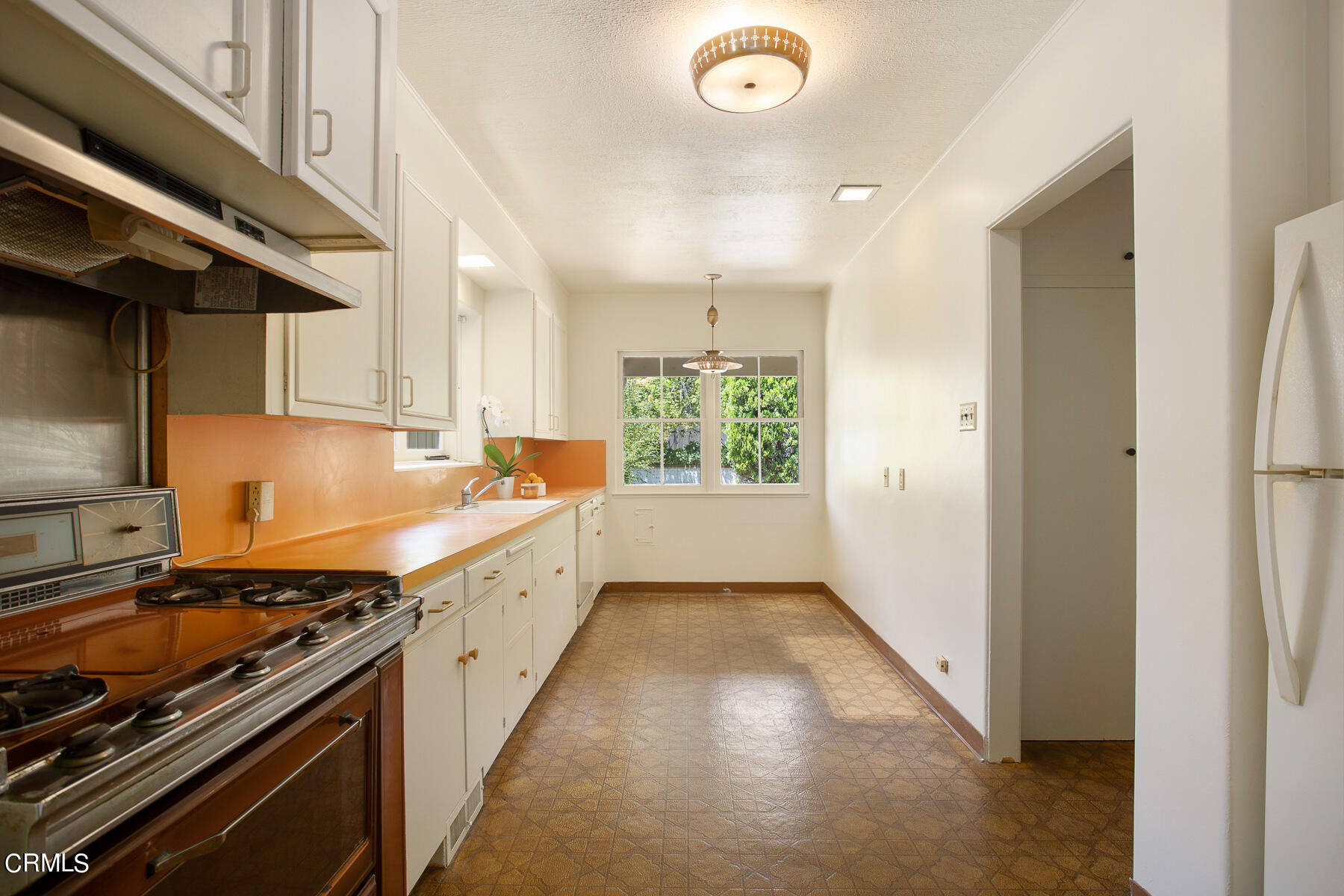 1647 Braeburn Road Altadena, CA 91001 - Photo 15 of 48 a kitchen with a sink appliances and cabinets