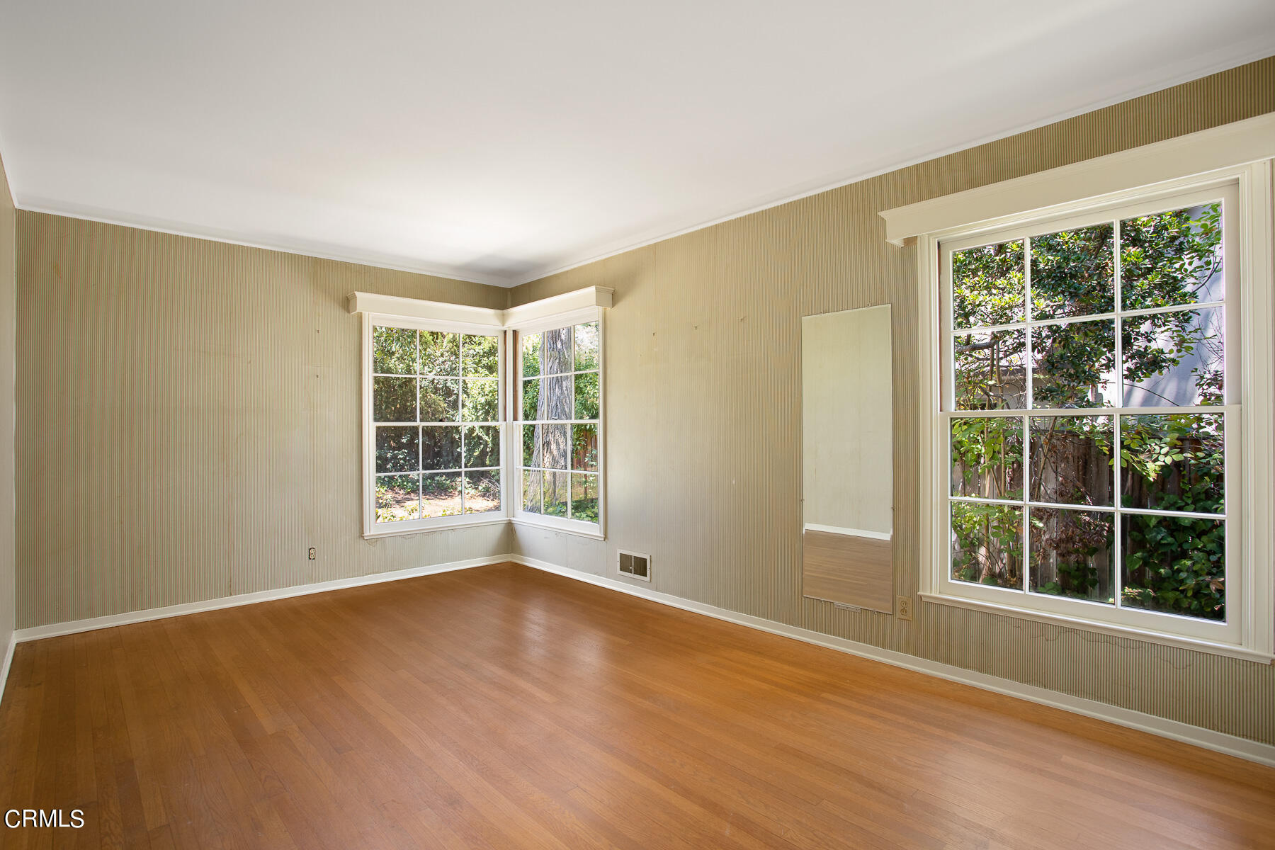 1647 Braeburn Road Altadena, CA 91001 - Photo 26 of 48 a view of an empty room with a window